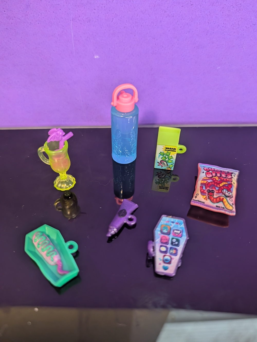 Monster High G3 Lagoona Blue Accessories Lot Food Snacks Coffin Phone iCoffin
